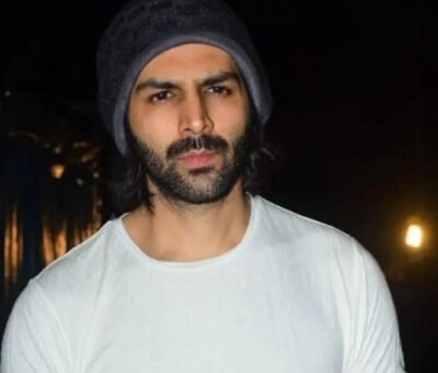 Kartik Aaryan gives look at his naming meeting for 'Dhamaka' trailer