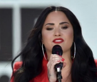 Demi Lovato reviews stunning 'outsider experience'